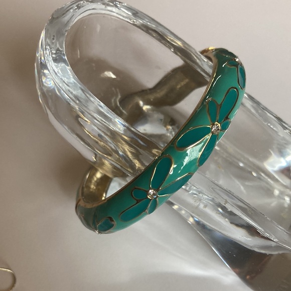 4 for $10 | Bundle of Vintage Bracelet and earrings - Picture 6 of 6